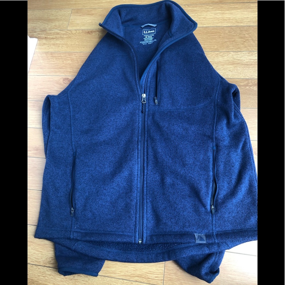 Men’s  L.L. Bean, zip up sweater size (M REG).